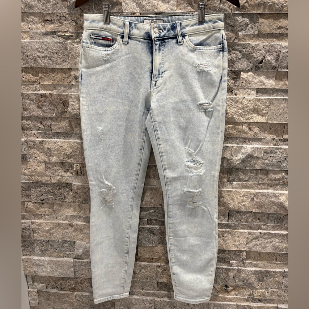 Tommy Hilfiger Light Blue Denim with Red Stitching‎ comfortable, stretchy size 6
